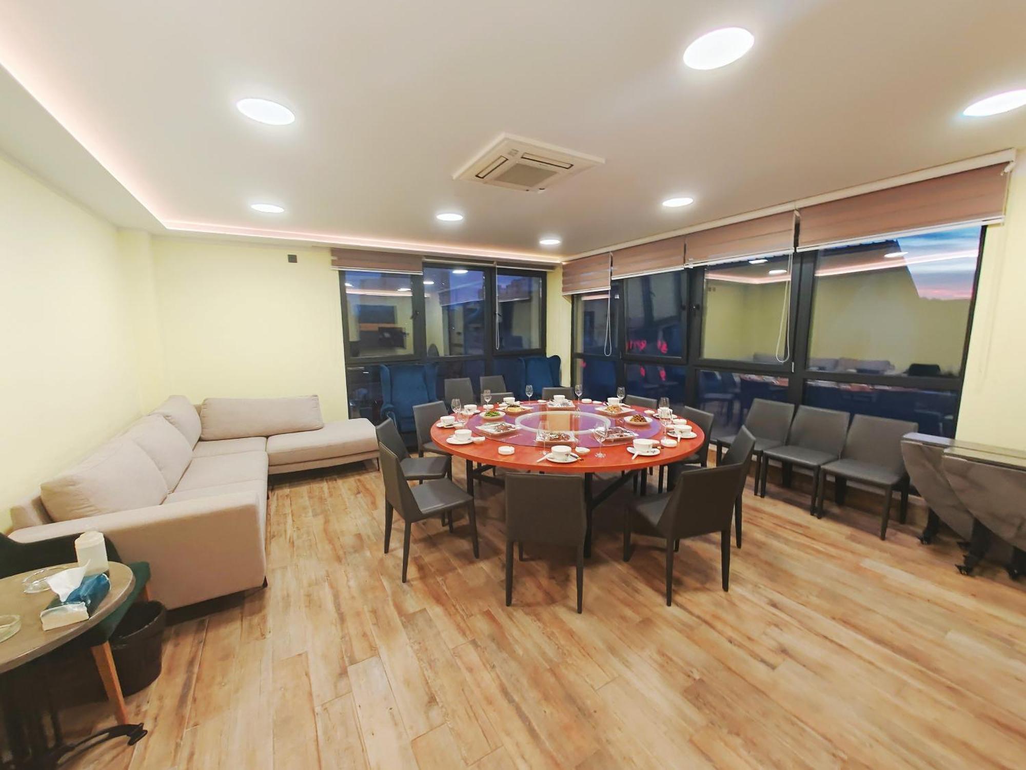 H.T Hotel Belgrade Luaran gambar